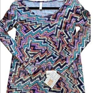 NWT LULAROE LYNNAE TOP